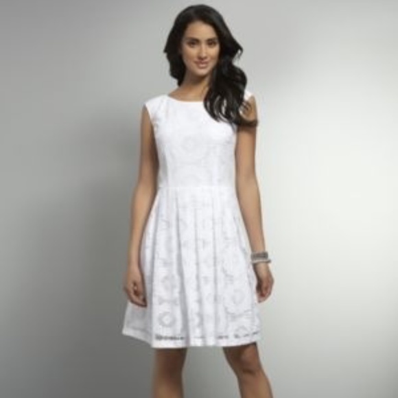 NEW YORK & COMPANY Dress Midi White Lace Overlay Medallion Lined Size 8 - Picture 1 of 10